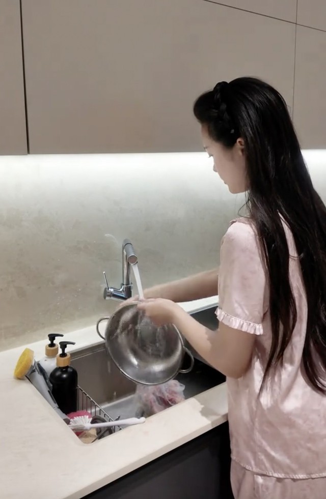 Mở tiệc tại biệt thự chục tỷ của Đoàn Văn Hậu và Doãn Hải My - Ảnh 8. Mở tiệc tại biệt thự chục tỷ của Đoàn Văn Hậu và Doãn Hải My - Ảnh 8.