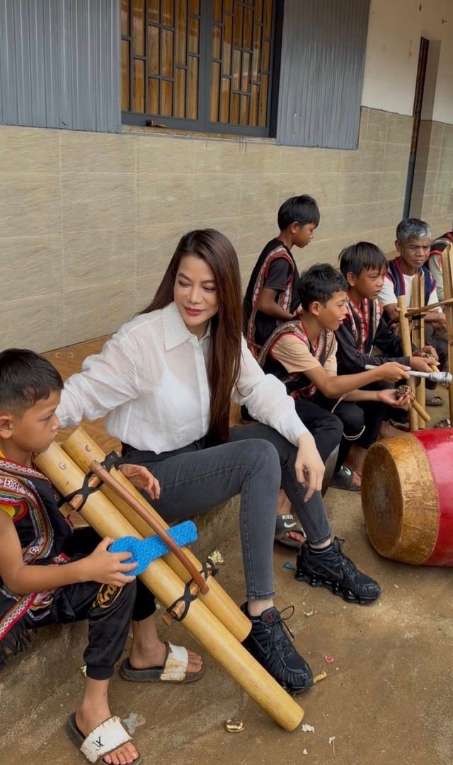 Hoạt động khó tin của Trương Ngọc Ánh trước khi bị bắt tạm giam vì lừa đảo - Ảnh 3. Hoạt động khó tin của Trương Ngọc Ánh trước khi bị bắt tạm giam vì lừa đảo - Ảnh 3.