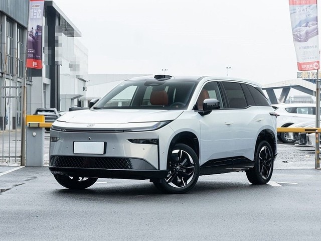 SUV 7 chỗ Toyota bZ3X giá 386 triệu đồng: Sang trọng và công nghệ đỉnh cao - Ảnh 3. SUV 7 chỗ Toyota bZ3X giá 386 triệu đồng: Sang trọng và công nghệ đỉnh cao - Ảnh 3.