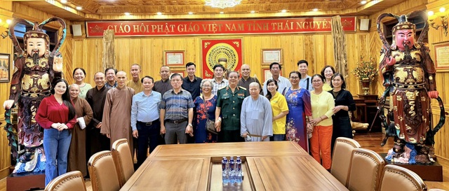 1.000 suất quà đến người dân vùng lũ với mong ước sớm ổn định cuộc sống - Ảnh 5.