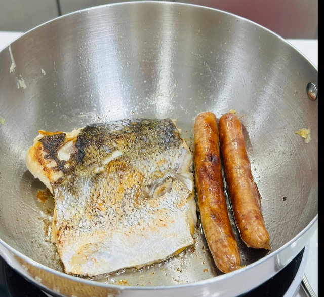 Món ngon ngày lạnh: Đừng chỉ rang thông thường, thử ngay cách làm cơm rang 'vét tủ lạnh' siêu ngon, lạ miệng  - Ảnh 5.