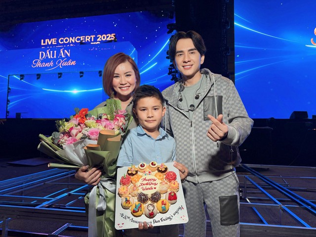 Hình ảnh ấm áp của 'anh Bo' Đan Trường đi du lịch cùng vợ cũ và con trai - Ảnh 4. Hình ảnh ấm áp của 'anh Bo' Đan Trường đi du lịch cùng vợ cũ và con trai - Ảnh 4.