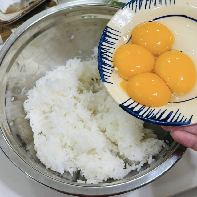 Món ngon ngày lạnh: Đừng chỉ rang thông thường, thử ngay cách làm cơm rang 'vét tủ lạnh' siêu ngon, lạ miệng  - Ảnh 3.