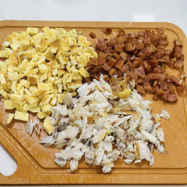 Món ngon ngày lạnh: Đừng chỉ rang thông thường, thử ngay cách làm cơm rang 'vét tủ lạnh' siêu ngon, lạ miệng  - Ảnh 6.