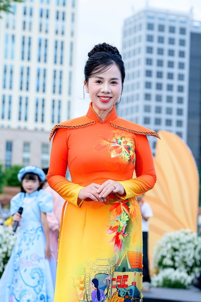 Từ người dẫn chuyện tr&ecirc;n s&acirc;n khấu đến người thắp lửa tự tin trong cuộc sống - Ảnh 2.