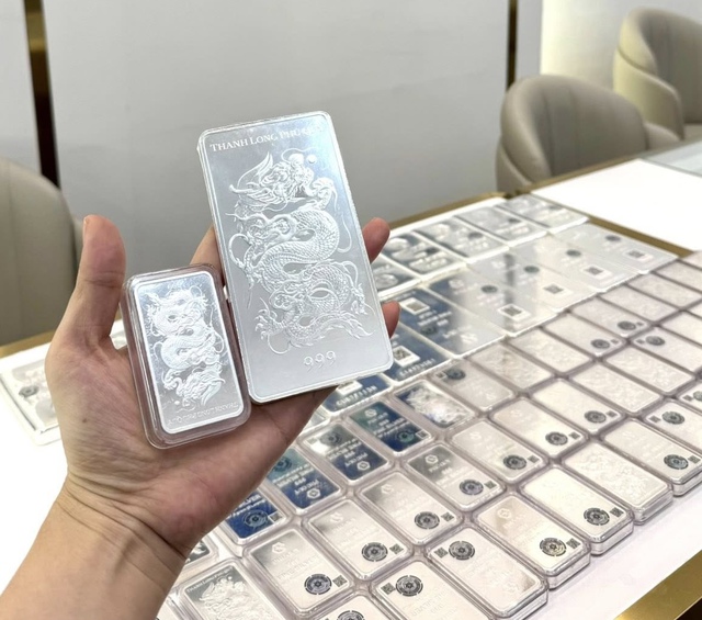 Gi&aacute; bạc h&ocirc;m nay 29 / 12: Biến động mạnh , nhiều đại l&yacute; hạn chế số lượng đặt đơn - Ảnh 2.