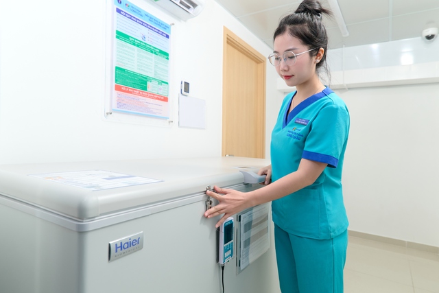 Long Châu tiêm miễn phí hơn 2.000 liều vắc xin uốn ván cho người dân Miền Trung chịu ảnh hưởng bão lũ  - Ảnh 4.