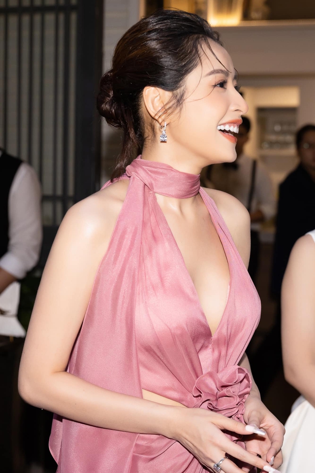 Nhan sắc thật khi chơi gameshow truyển hình của Chi Pu - Ảnh 9. Nhan sắc thật khi chơi gameshow truyển hình của Chi Pu - Ảnh 9.