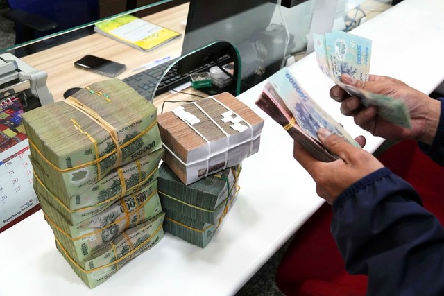 Lãi suất ngân hàng 12 tháng cao nhất lên đến 9 % cho người gửi tiền - Ảnh 2.