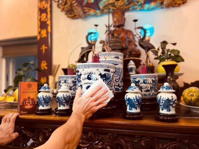 Lau dọn bàn thờ gia tiên vào ngày nào là tốt nhất? - Ảnh 1. Lau dọn bàn thờ gia tiên vào ngày nào là tốt nhất? - Ảnh 1.