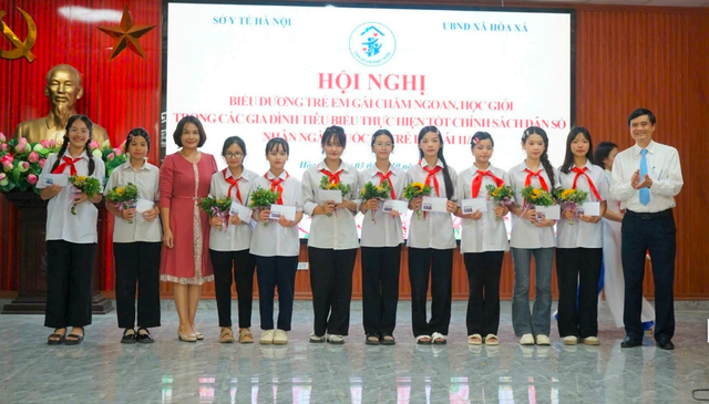 Mất cân bằng giới tính khi sinh ở Hà Nội (3): Giải pháp toàn diện và sức mạnh hệ thống chính trị - Ảnh 4. Mất cân bằng giới tính khi sinh ở Hà Nội (3): Giải pháp toàn diện và sức mạnh hệ thống chính trị - Ảnh 4.