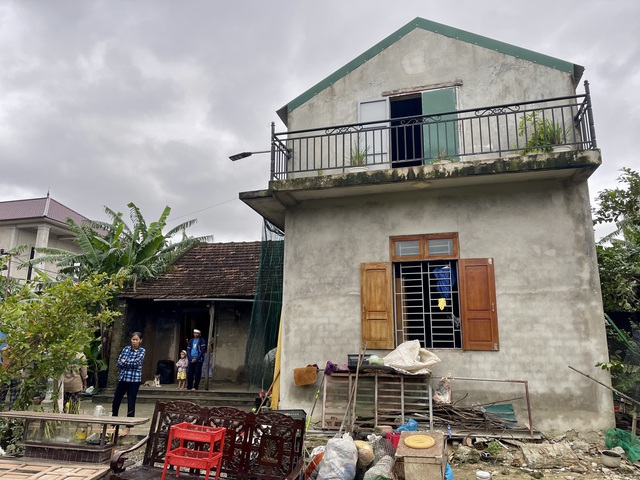 Đứa trẻ liên tiếp mất mẹ và bà, chỉ còn biết dựa vào người cậu tật nguyền, tâm trí bất ổn - Ảnh 3.