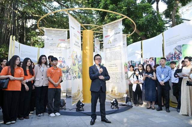 NSND Xuân Bắc và ca sĩ Hồ Ngọc hà đồng hành Giải thưởng Human Act Prize 2025 - Ảnh 1. NSND Xuân Bắc và ca sĩ Hồ Ngọc hà đồng hành Giải thưởng Human Act Prize 2025 - Ảnh 1.