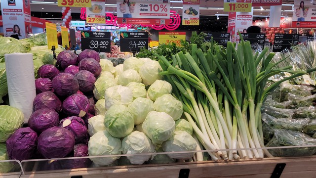 Giá rau Hà Nội tăng cao sau bão ảnh hưởng bữa cơm gia đình thế nào? - Ảnh 4. Giá rau Hà Nội tăng cao sau bão ảnh hưởng bữa cơm gia đình thế nào? - Ảnh 4.