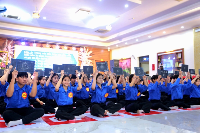 Cuộc thi Rung chuông vàng nâng cao kiến thức dân số và sức khỏe sinh sản trong trường học - Ảnh 3. Cuộc thi Rung chuông vàng nâng cao kiến thức dân số và sức khỏe sinh sản trong trường học - Ảnh 3.