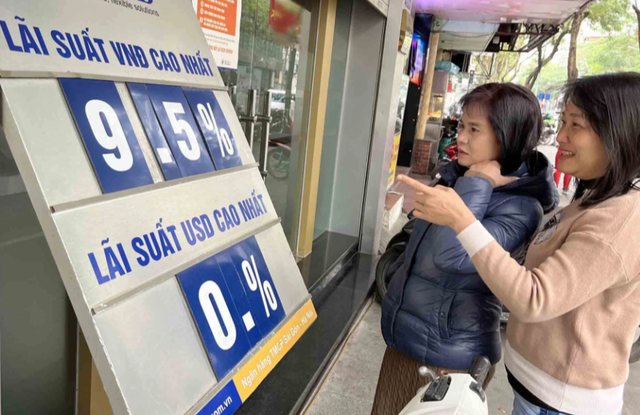 Lãi suất tiết kiệm 13 tháng vượt 8 %: Gửi 100 triệu nhận lãi bao nhiêu? - Ảnh 2.