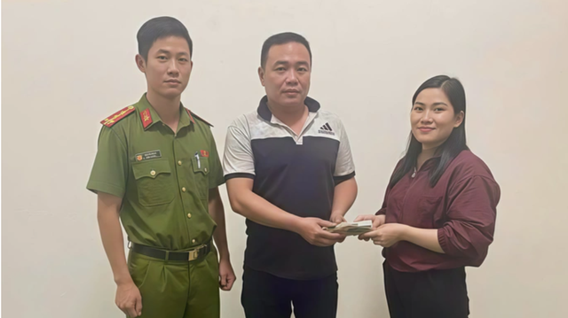 Tin sáng 19/11: Sắp tới, 8 loại giao dịch không bắt buộc phải công chứng, chứng thực? Phát hiện manh mối nghi của tài xế bị lũ cuốn ở Quảng Trị - Ảnh 2. Tin sáng 19/11: Sắp tới, 8 loại giao dịch không bắt buộc phải công chứng, chứng thực? Phát hiện manh mối nghi của tài xế bị lũ cuốn ở Quảng Trị - Ảnh 2.