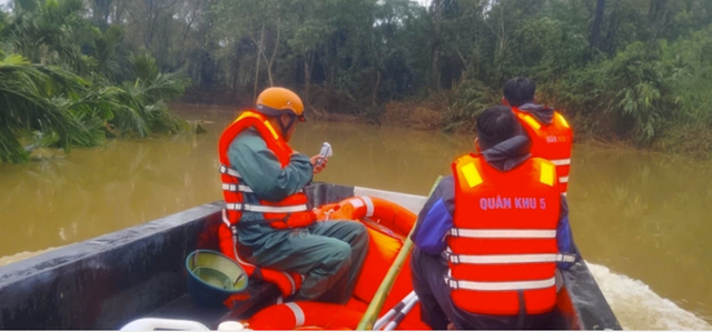 Tin sáng 19/11: Sắp tới, 8 loại giao dịch không bắt buộc phải công chứng, chứng thực? Phát hiện manh mối nghi của tài xế bị lũ cuốn ở Quảng Trị - Ảnh 5. Tin sáng 19/11: Sắp tới, 8 loại giao dịch không bắt buộc phải công chứng, chứng thực? Phát hiện manh mối nghi của tài xế bị lũ cuốn ở Quảng Trị - Ảnh 5.