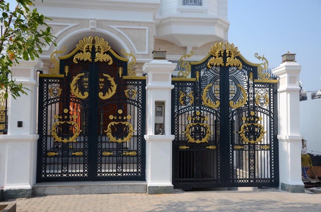 Trụ cổng vào giữa cửa nhà có sao không? Điều kiêng kỵ khi làm cổng nhà không nên mắc phải - Ảnh 1.