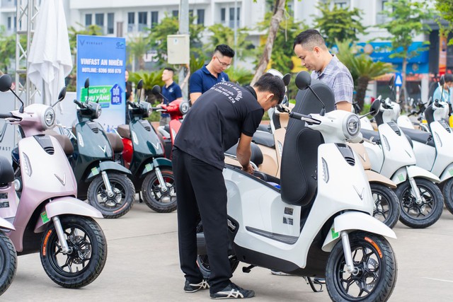 Gen Z hào hứng chuyển sang điện với dàn xe máy điện mới của VinFast - Ảnh 2. Gen Z hào hứng chuyển sang điện với dàn xe máy điện mới của VinFast - Ảnh 2.