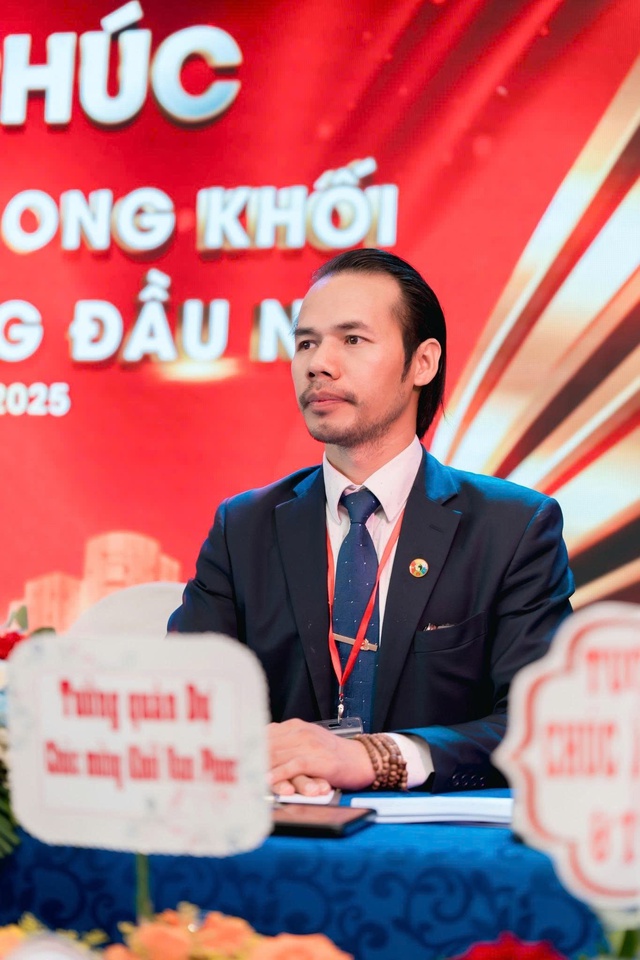 Nam Giám đốc lọt Chung kết Tiếng hát Việt toàn cầu 2025: Hóa ra từng ẵm giải Quán quân một cuộc thi âm nhạc! - Ảnh 1. Nam Giám đốc lọt Chung kết Tiếng hát Việt toàn cầu 2025: Hóa ra từng ẵm giải Quán quân một cuộc thi âm nhạc! - Ảnh 1.