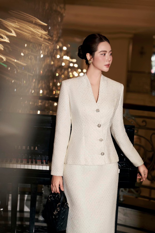 Vợ Chí Nhân trong 'Cách em 1 milimet' đời thực có nhan sắc 'hack tuổi' ra sao? - Ảnh 8. Vợ Chí Nhân trong 'Cách em 1 milimet' đời thực có nhan sắc 'hack tuổi' ra sao? - Ảnh 8.