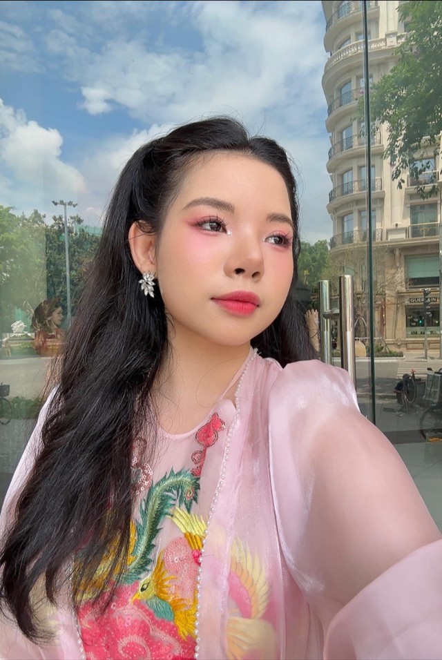 Con gái Thanh Thanh Hiền 21 tuổi có nhan sắc nữ tính  - Ảnh 2.