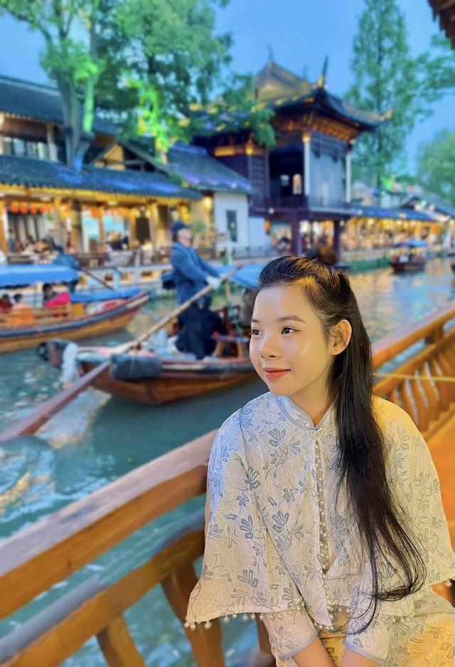 Con gái Thanh Thanh Hiền 21 tuổi có nhan sắc nữ tính  - Ảnh 9.