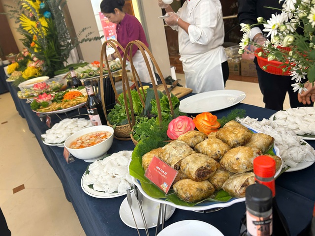 Gần 20 nghìn lượt khách đến thăm quan, thưởng thức món ăn tại Liên hoan Văn hóa Ẩm thực Quốc tế 2025 - Ảnh 6.