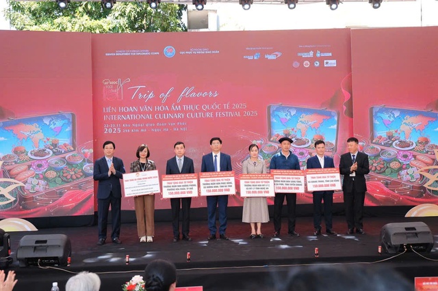 Gần 20 nghìn lượt khách đến thăm quan, thưởng thức món ăn tại Liên hoan Văn hóa Ẩm thực Quốc tế 2025 - Ảnh 2.