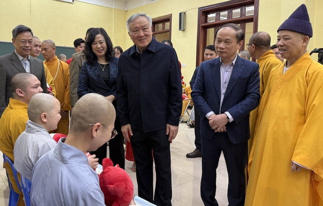 Vòng tay nhân ái: Ngày hội hiến máu “ Hành Bồ Tát đạo ” gieo hạt thiện lành - Ảnh 1.