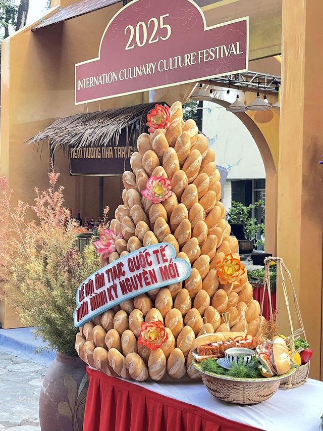 Gần 20 nghìn lượt khách đến thăm quan, thưởng thức món ăn tại Liên hoan Văn hóa Ẩm thực Quốc tế 2025 - Ảnh 5.