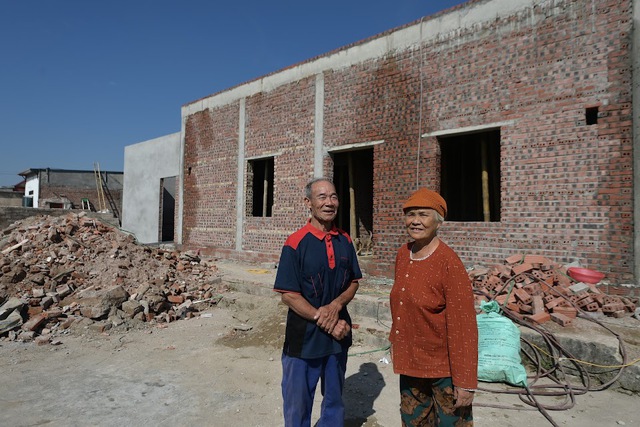 Những mái nhà kiên cố hồi sinh sau giông lốc Ninh Bình - Ảnh 3. Những mái nhà kiên cố hồi sinh sau giông lốc Ninh Bình - Ảnh 3.