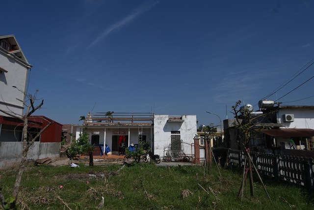 Những mái nhà kiên cố hồi sinh sau giông lốc Ninh Bình - Ảnh 1. Những mái nhà kiên cố hồi sinh sau giông lốc Ninh Bình - Ảnh 1.