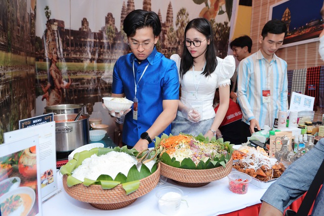 Gần 20 nghìn lượt khách đến thăm quan, thưởng thức món ăn tại Liên hoan Văn hóa Ẩm thực Quốc tế 2025 - Ảnh 8.