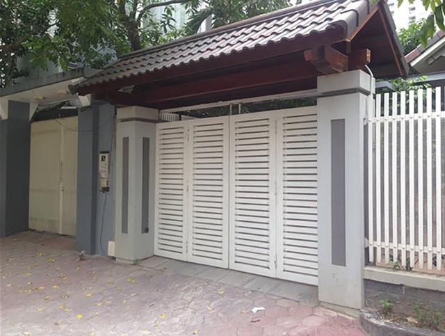 Kiêng kỵ mái cổng phong thủy thường gặp gây thất thoát tài lộc, may mắn - Ảnh 1.