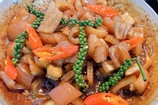 Món ngon ngày lạnh: Cách làm sạch để bì lợn không còn bị hôi và gợi ý 2 món ngon ấm bụng dễ làm - Ảnh 6.