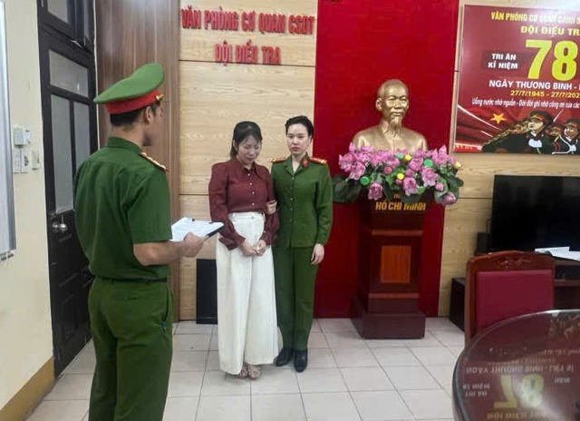 Bắt phó giám đốc phòng giao dịch ngân hàng lừa đảo chiếm đoạt gần 1 tỷ đồng - Ảnh 1. Bắt phó giám đốc phòng giao dịch ngân hàng lừa đảo chiếm đoạt gần 1 tỷ đồng - Ảnh 1.