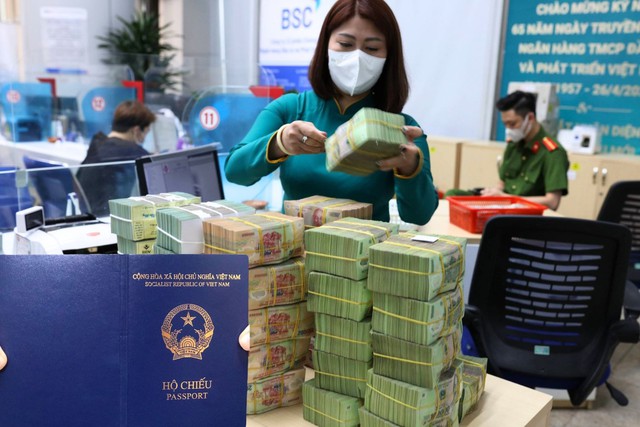 Cách bảo vệ người tiêu dùng khi ngân hàng dừng giao dịch bằng hộ chiếu từ 2026 - Ảnh 1.