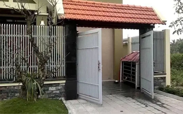 Kiêng kỵ mái cổng phong thủy thường gặp gây thất thoát tài lộc, may mắn - Ảnh 3.