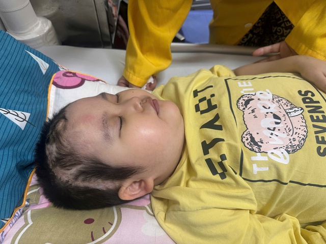 Vòng tay nhân ái giúp bé Phương Dung 7 tuổi vượt qua bệnh hiểm nghèo - Ảnh 1.