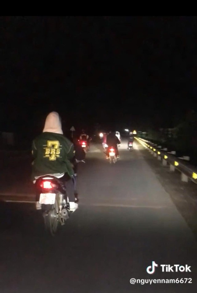 Nhóm thanh thiếu niên tụ tập 'giải quyết mâu thuẫn', quay clip đăng TikTok- Ảnh 2.