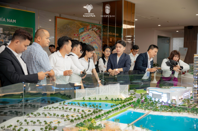 Nam tiến đúng giai đoạn then chốt của hạ tầng khu Đông TP.HCM, nhà đầu tư miền Bắc 'hái trái ngọt' - Ảnh 1.