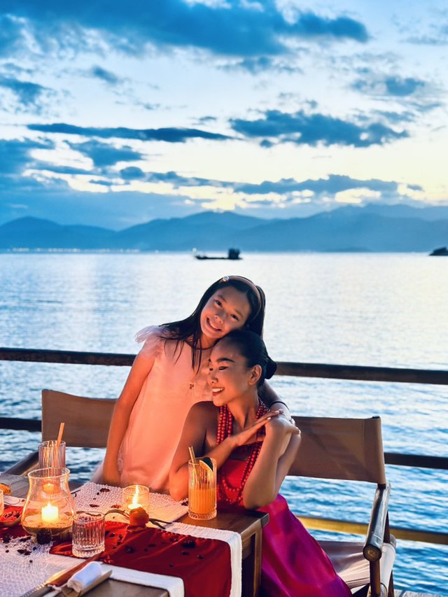 11 tuổi con gái Đoan Trang diện áo dài gây sốt - Ảnh 11. 11 tuổi con gái Đoan Trang diện áo dài gây sốt - Ảnh 11.