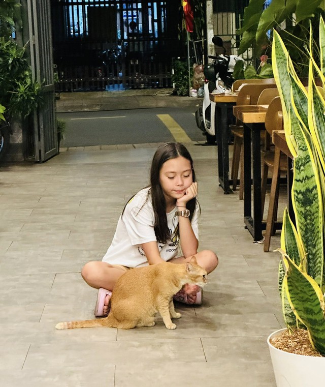 11 tuổi con gái Đoan Trang diện áo dài gây sốt - Ảnh 10. 11 tuổi con gái Đoan Trang diện áo dài gây sốt - Ảnh 10.