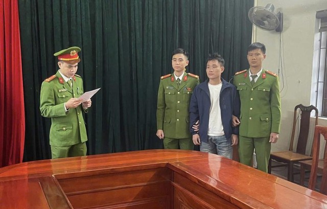 Nhắc không đội mũ bảo hiểm, Tổ trưởng Tổ an ninh bị thanh niên tấn công - Ảnh 1.