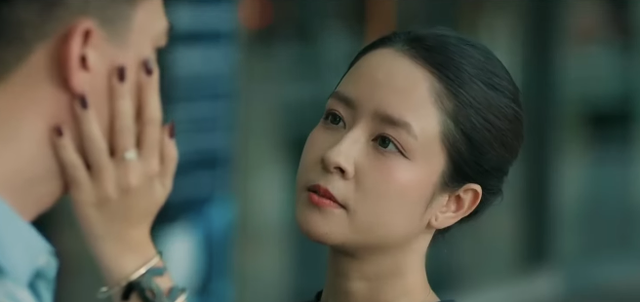 Tú bất an khi gặp My - Bí thư A5 và Hoàng ' cận ' Trong tập 25 Cách em 1 milimetTrong tập 25 &quot;Cách em 1 milimet&quot;, sự xuất hiện bất ngờ của My - Bí thư A5 và Hoàng 'cận' khiến Tú bất an. - Ảnh 2.