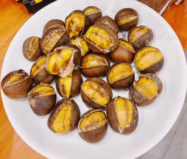 Hạt dẻ mùa đông: Thức quà bổ thận giúp ổn định đường huyết và nhiều món ngon - Ảnh 3. Hạt dẻ mùa đông: Thức quà bổ thận giúp ổn định đường huyết và nhiều món ngon - Ảnh 3.