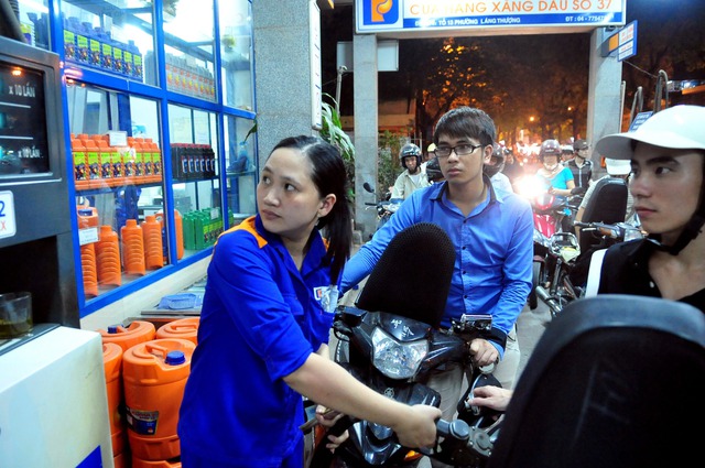 Tin sáng 28/11: Thời điểm khu vực Nam Bộ đón không khí lạnh; Bão số 15 đảo hướng bất thường - Ảnh 1.