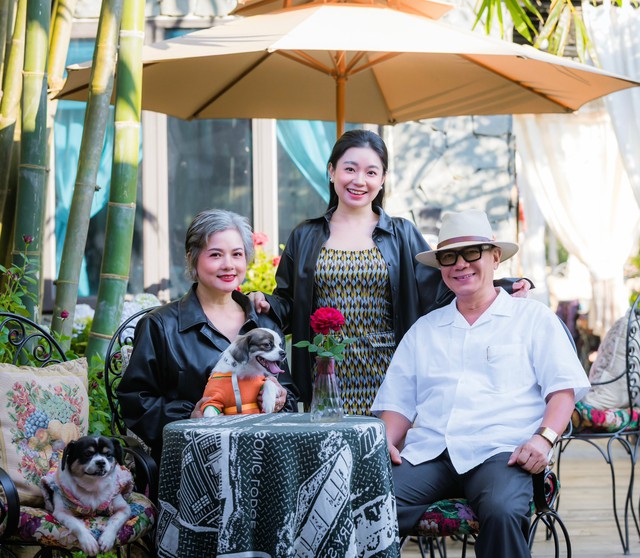 NSND Thu Quế khoe sắc bên hoa dã quỳ ở Hà Nội  - Ảnh 8.